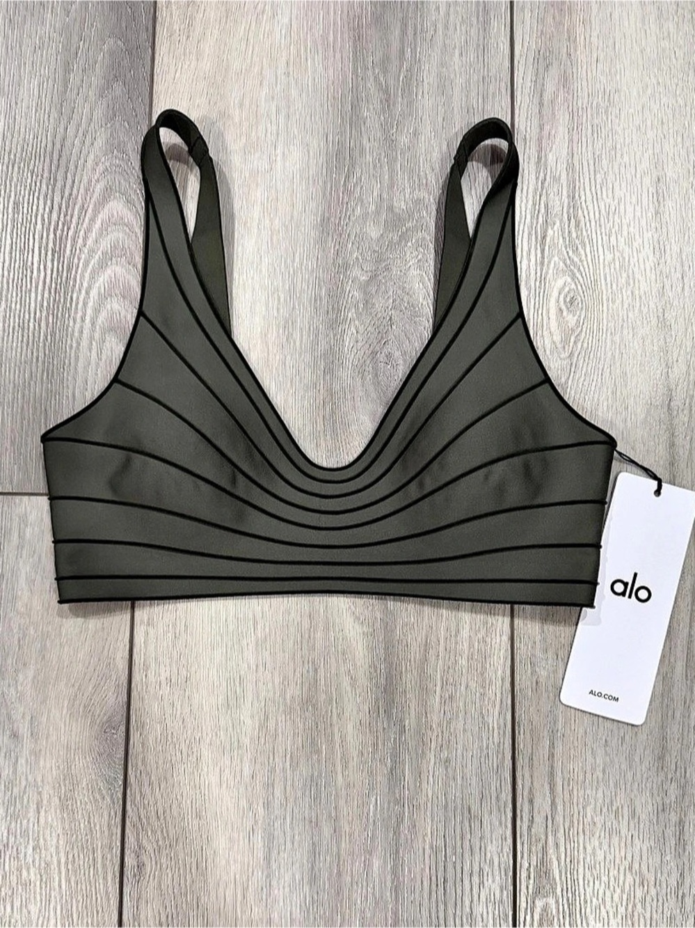 alo Airlift Lotus Bra Green Small NWT - Picture 6 of 9